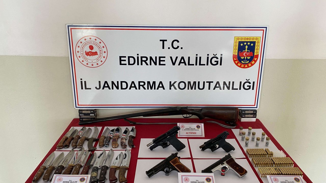 Edirne'de Tabanca ve Bıçaklarla Yakalanan Şahıs Gözaltına Alındı