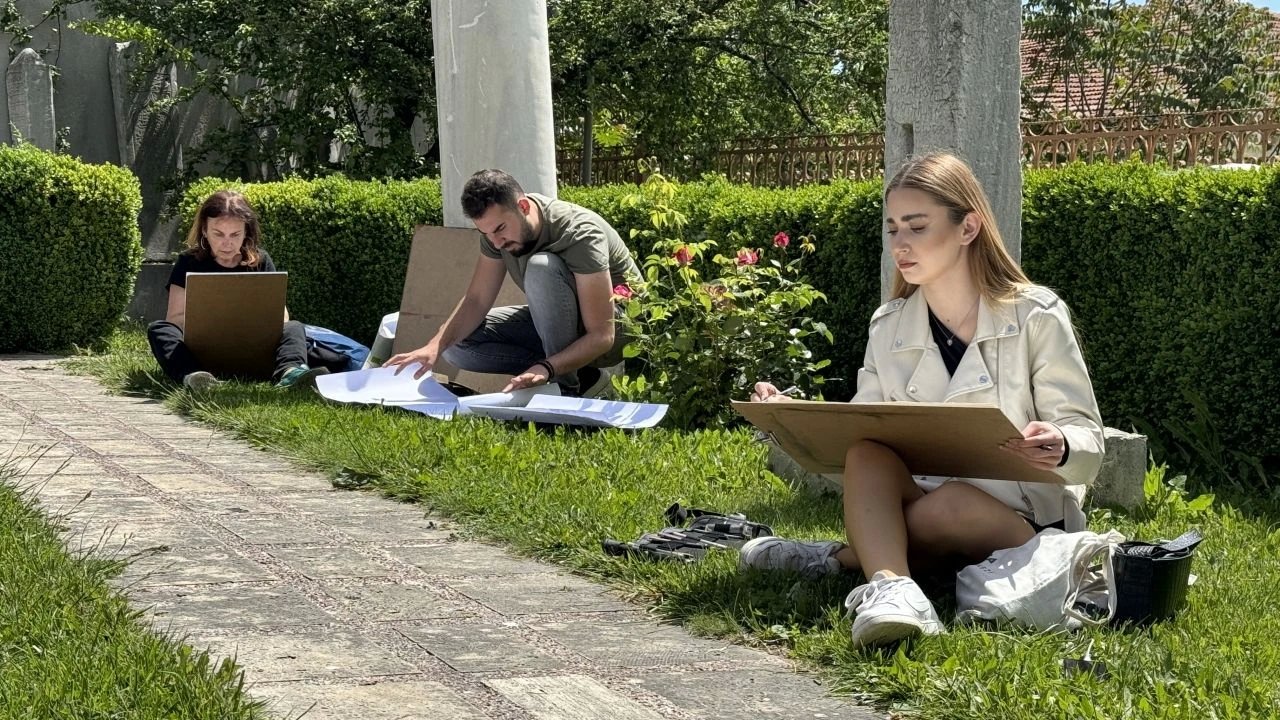 Tekirdağ'daki Müzede Resim Bölümü Öğrencileri Ders Aldı