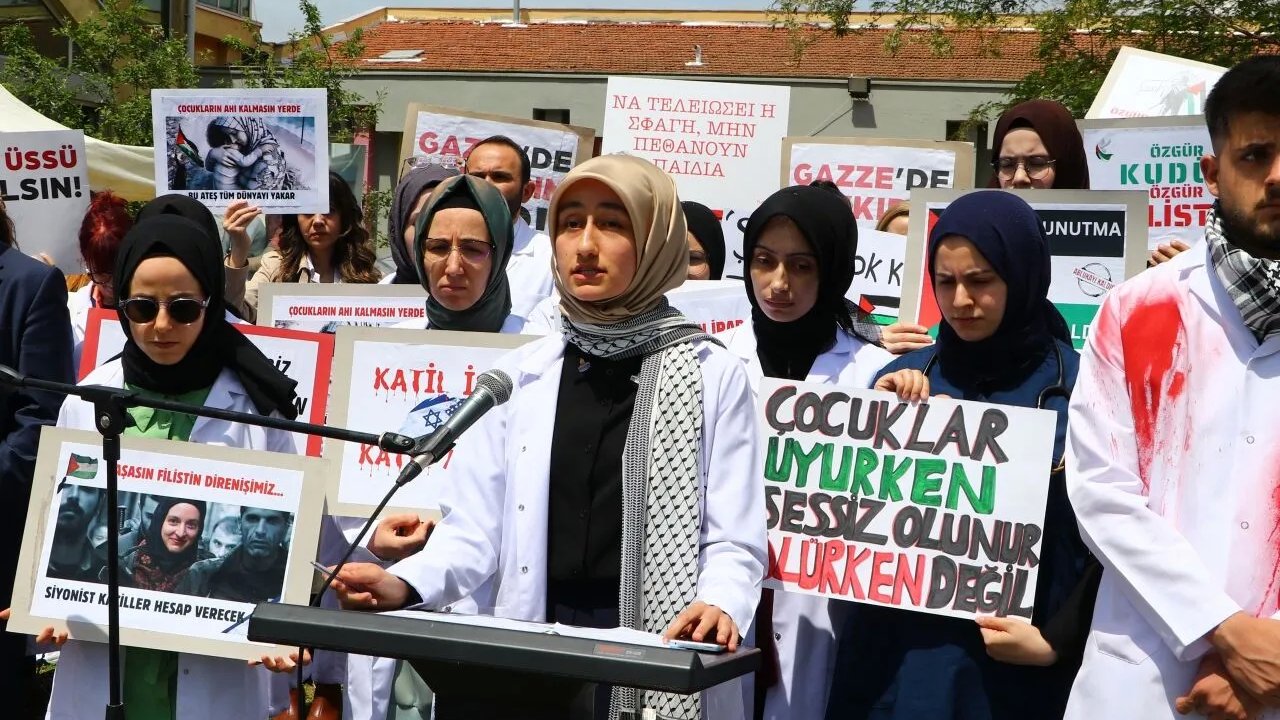 Tekirdağ'da Doktorlar ve Tıp Öğrencileri Gazze'ye Yönelik Saldırıları Kınadı