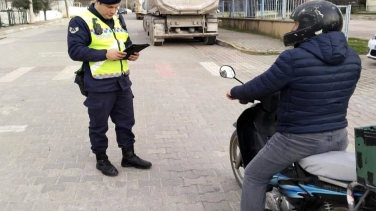 Kırklareli'nde Jandarma Motosikletlileri Denetliyor