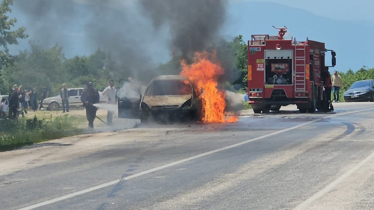 Yanan Araç Tamamen Kullanılmaz Hale Geldi