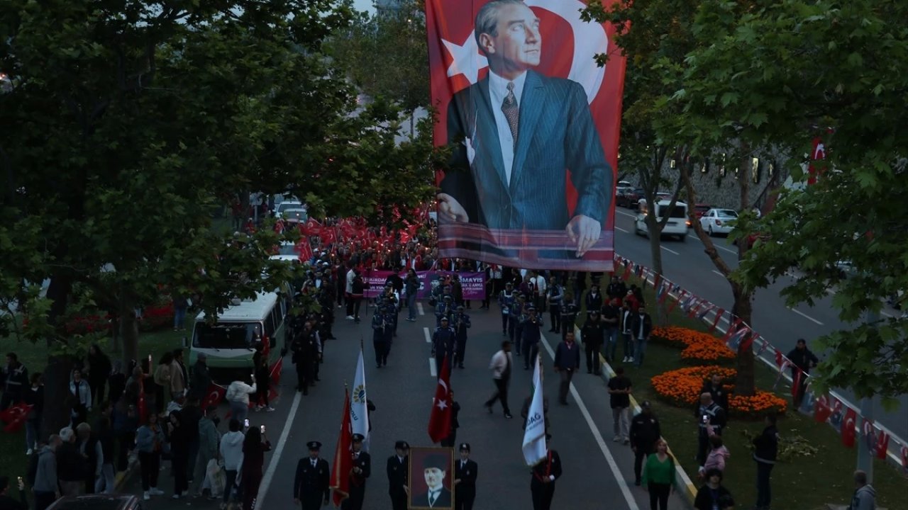 Tekirdağ ve Edirne'de 19 Mayıs İçin Fener Alayı Düzenlendi