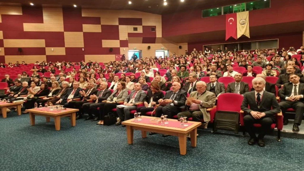 Edirne'de 12. Uluslararası Sosyal Bilgiler Eğitimi Sempozyumu Başladı