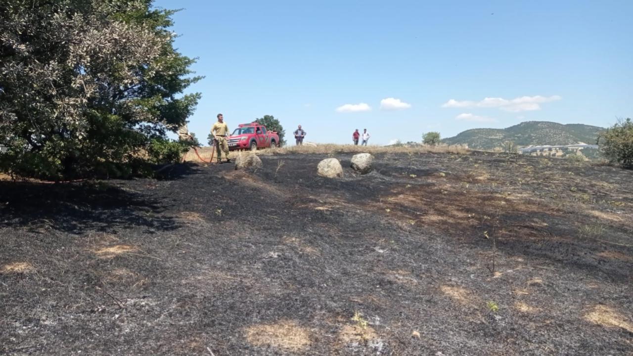 Orhaneli’de Anız Yangını Ekiplerin Hızlı Müdahalesiyle Söndürüldü