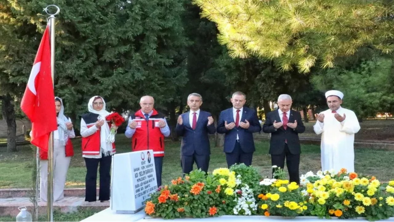 Vali Turan Tarafından Şehitliği ve Şehit Aileleri Ziyaret Edildi