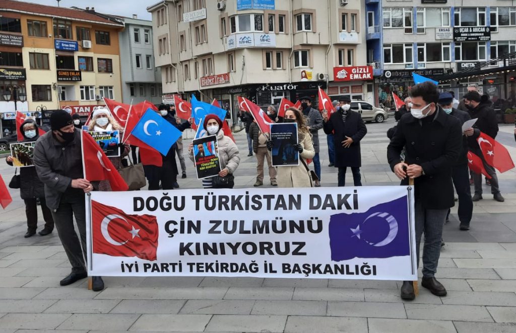 ÇİN ZULMÜNÜ PROTESTO ETTİLER