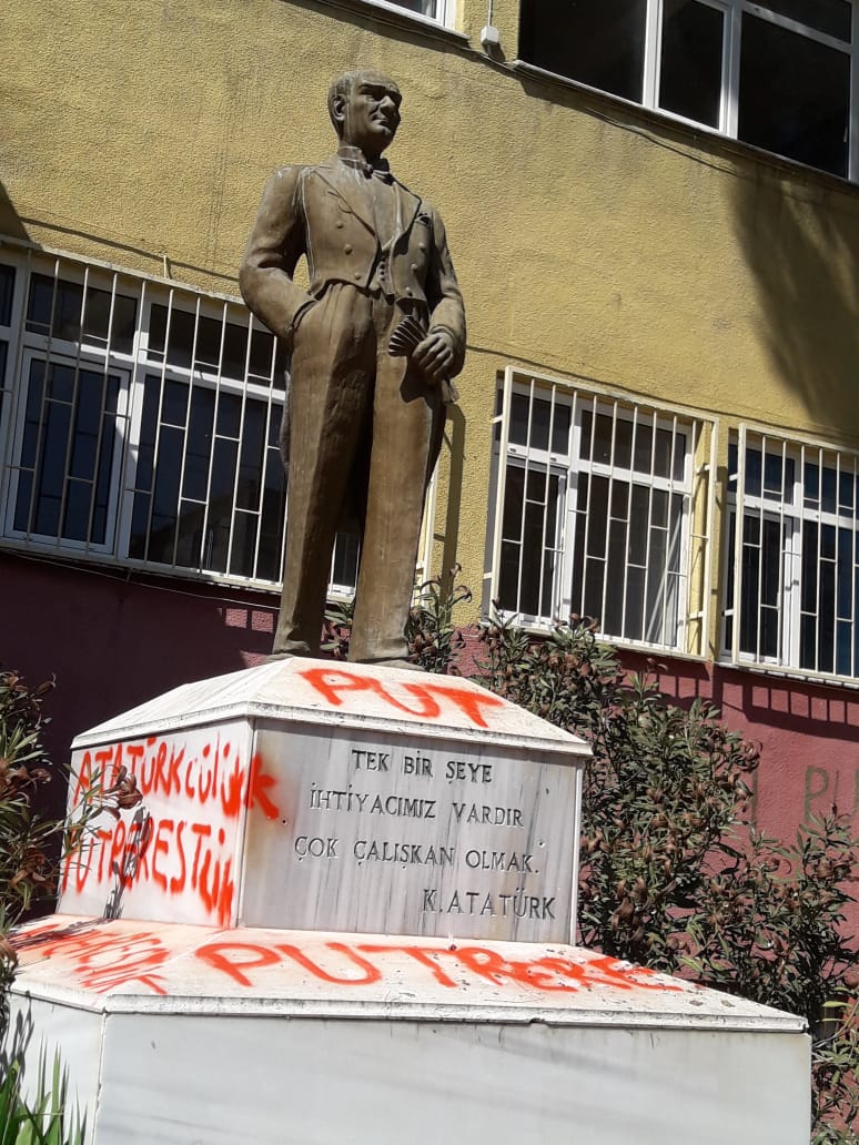 TEKİRDAĞ'DA ATATÜRK BÜSTÜNE ÇİRKİN SALDIRI