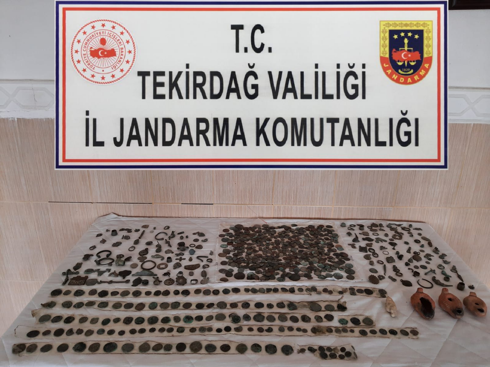 JANDARMA YAKALADI ÜRDÜNLÜ’YE SATACAKLARDI