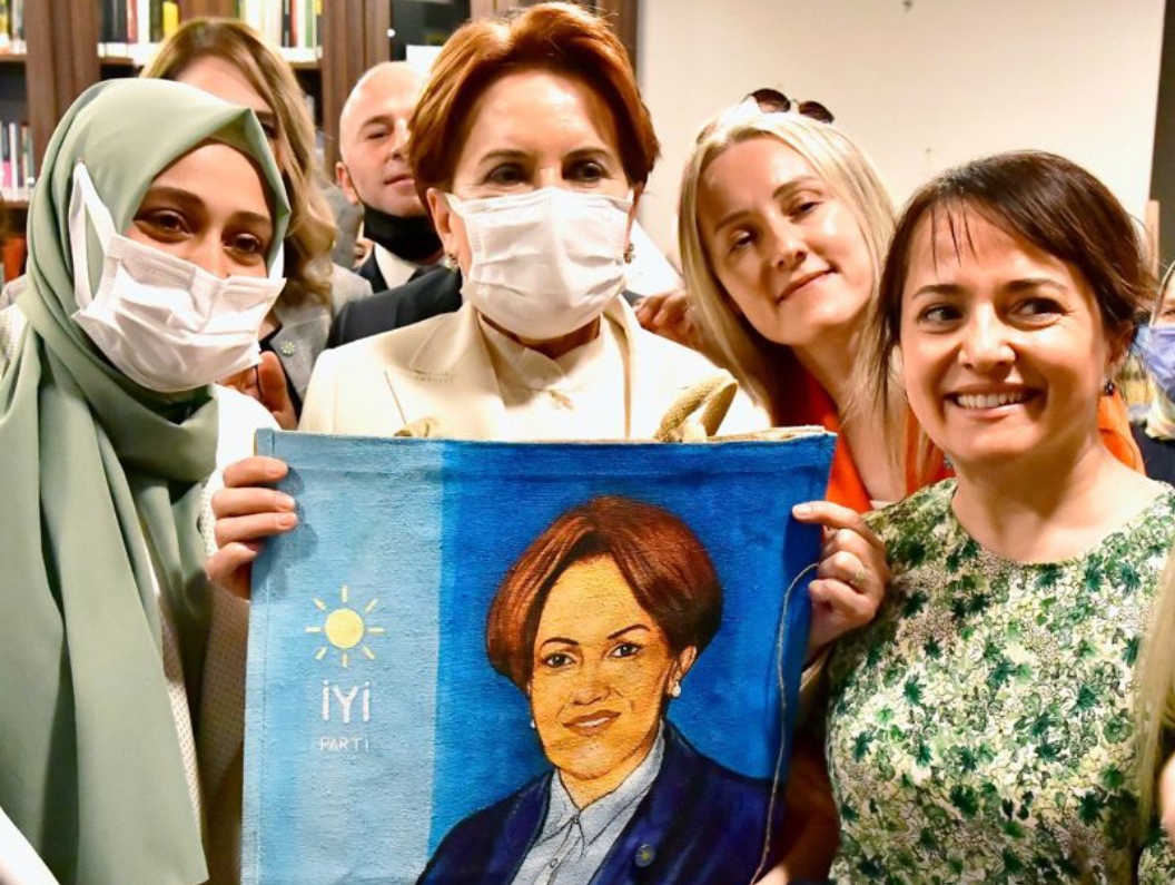 AKŞENER'E HEDİYE ETTİLER