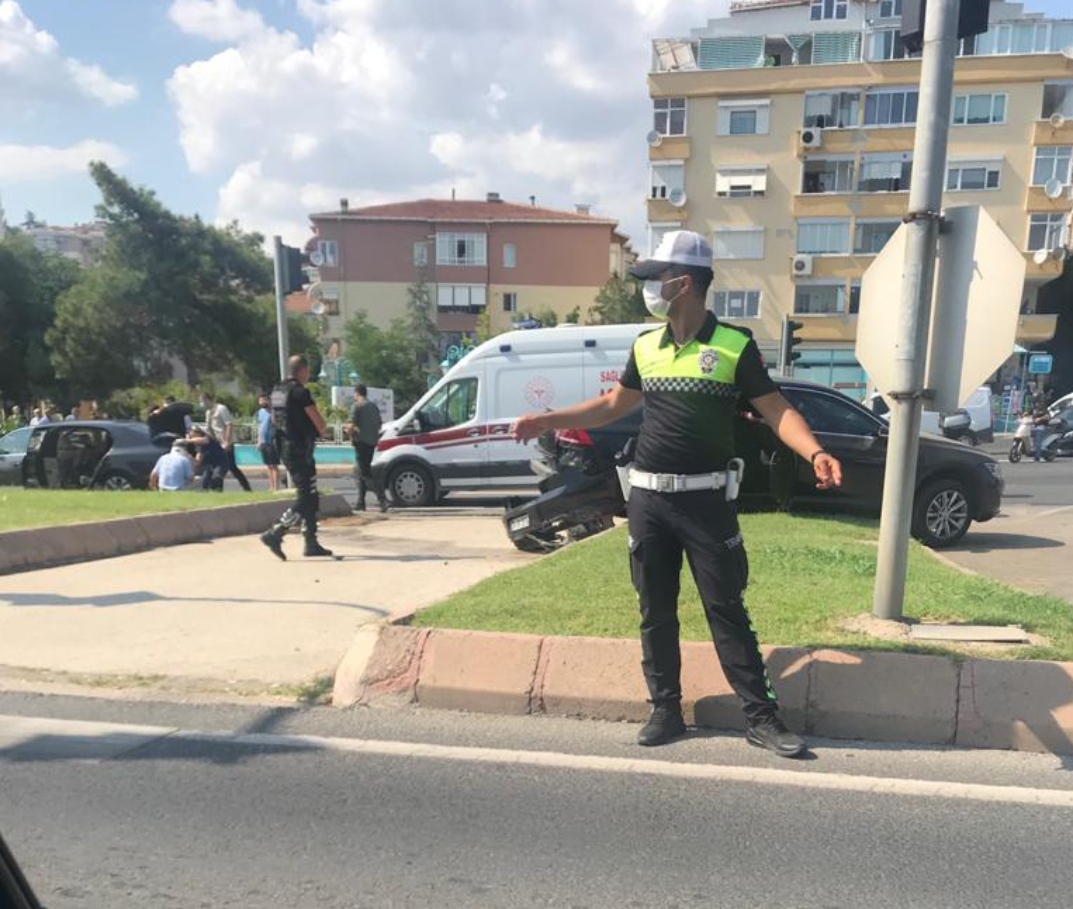 ŞENTOP'UN KONVOYUNDA KAZA REKTÖR YARALANDI