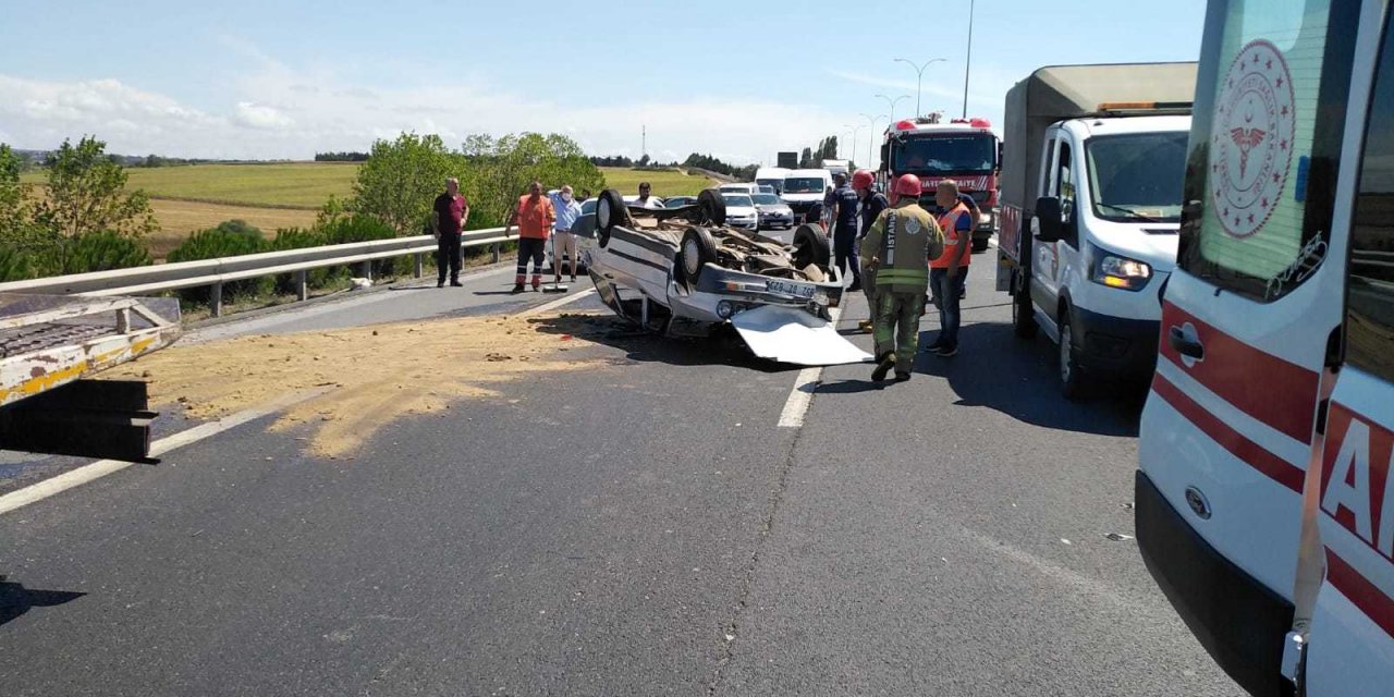 TIR’IN ÇARPTIĞI OTOMOBİL TANKERE ÇARPARAK TAKLA ATTI