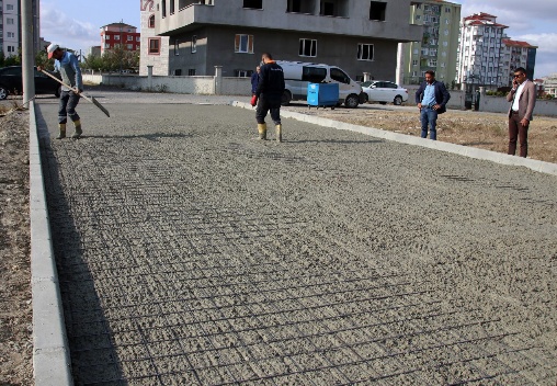 Akay'dan beton yol hizmeti