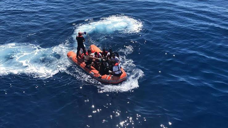 Marmara Denizi'nde Batan Geminin Mürettebatı Aranıyor