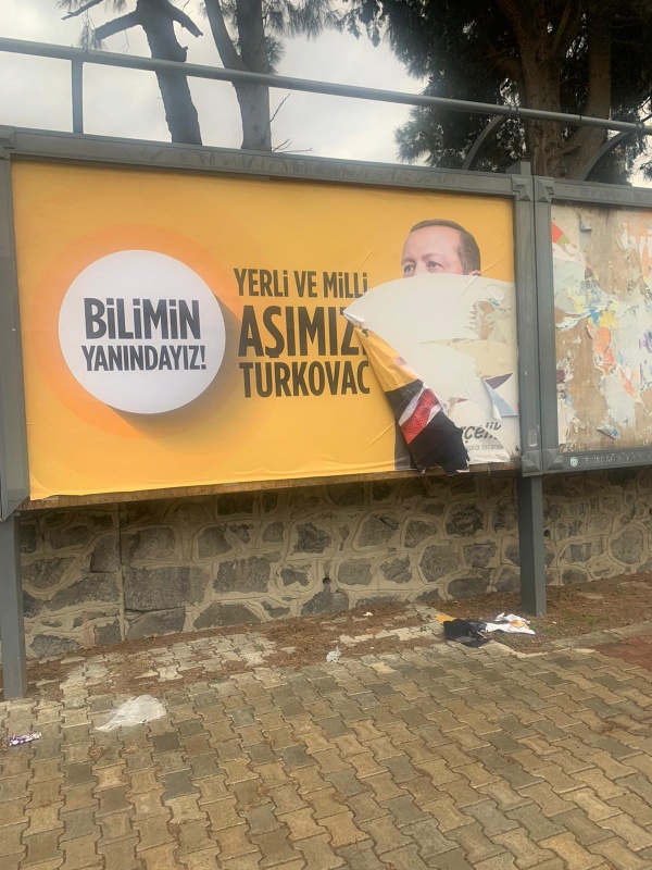 ERDOĞAN’IN TÜRKOVAC İLANLARI YIRTILDI