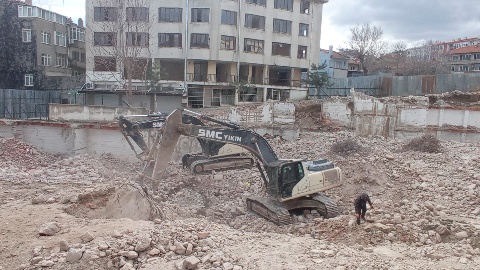 Katlı otoparkın yıkımı devam ediyor bakın yerine ne olacak