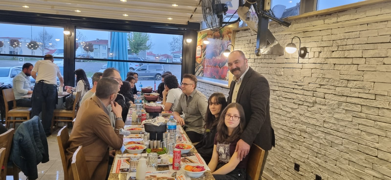 Alp Emlak'tan başarılı öğrencilere iftar