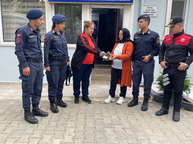 İnsanlık ölmemiş sahilde buldu sahibine teslim etti