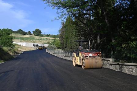 Mezarlık sınırı değiştirildikten sonra yol genişletilecek