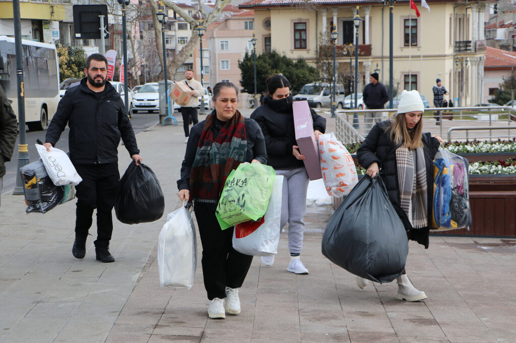 Tekirdağ'dan Deprem Bölgesine Yardımeli