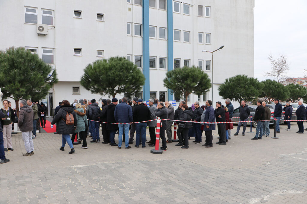 Kuyruk Sokağa Taştı, Amaçları Bir Maaş Fazla Alabilmek