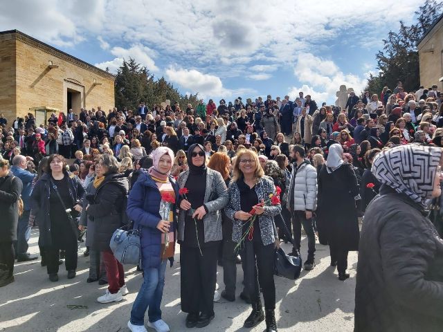 Tekirdağlı Kadınlar Akşener ile Anıtkabir'i Ziyaret Etti