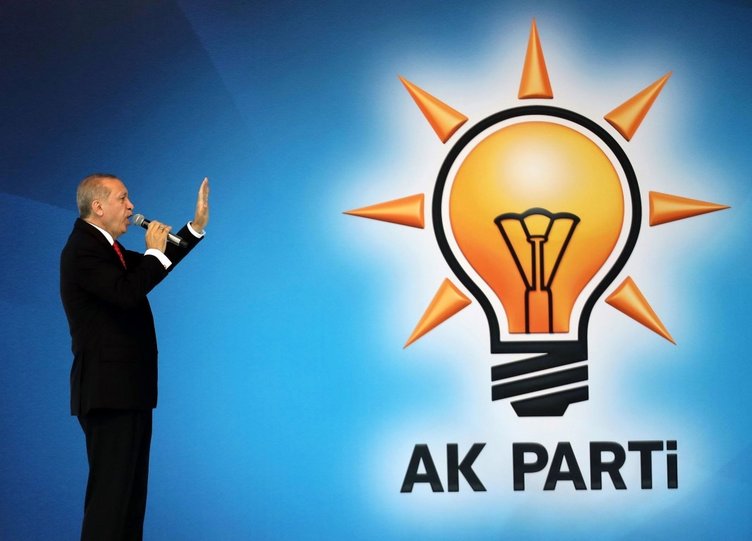 AK Parti'de Ağır Toplar 3 Dönem Kuralına Takıldı