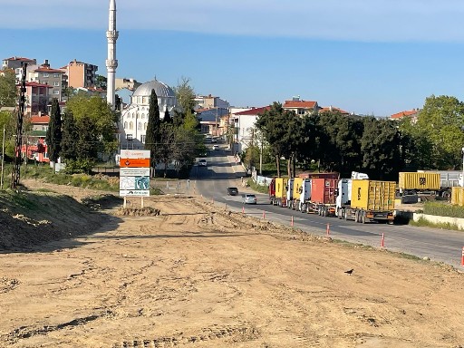 Yapımı Yılan Hikayesine Dönen Yol Şimdi De Menfeze Takıldı