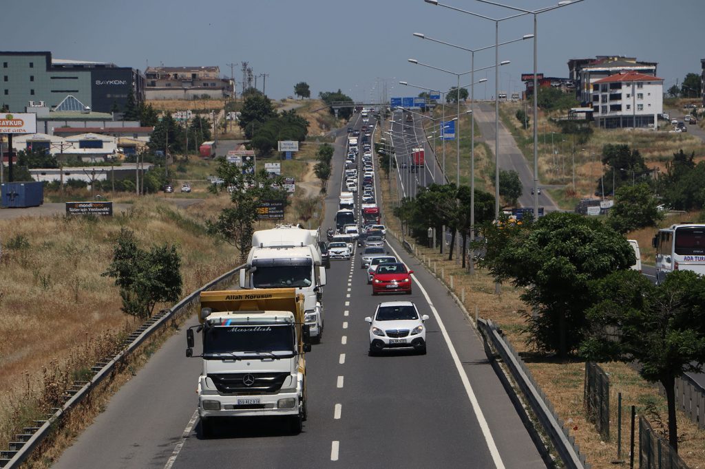 Akın Akın Geliyorlar, Kuyruğun Arkası Görünmüyor