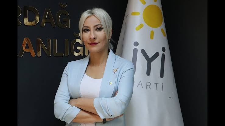 İYİ Partili Vekil, Doktor Sibel Eda Tuncer'e Sahip Çıktı