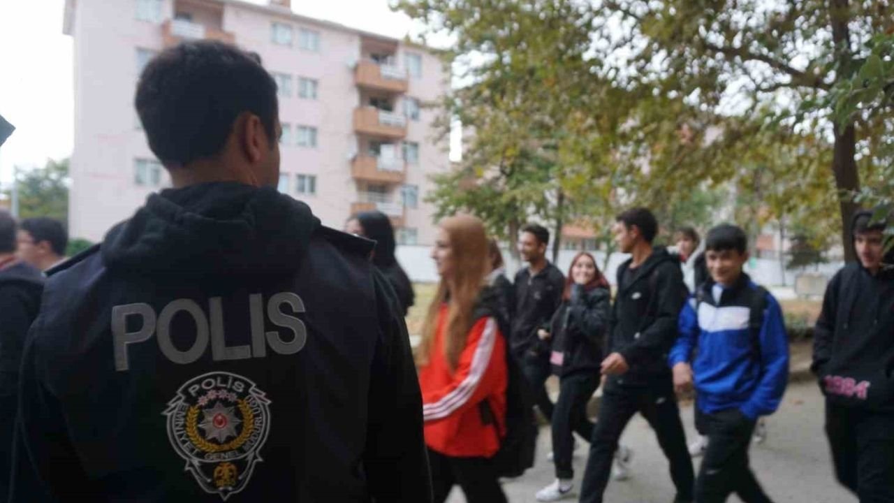 Edirne'deki Okul Çevrelerinde Denetim Düzenlendi