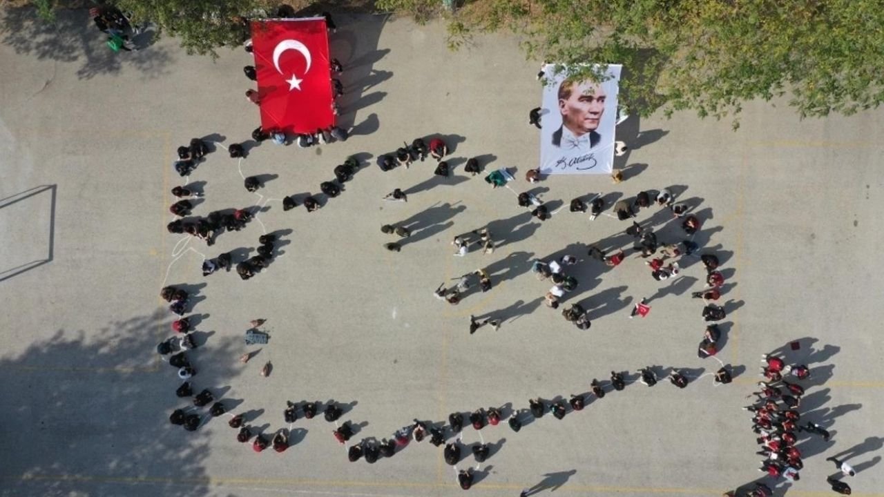 Edirne'de Öğrenciler Türkiye Haritası Koreografisi Oluşturdu