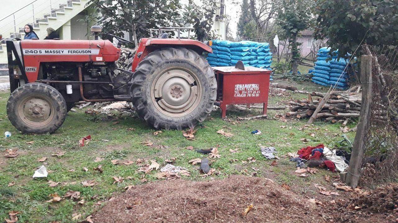 Sakarya'da Traktörün Şaftına Elbisesi Sıkışan Kadından Acı Haber