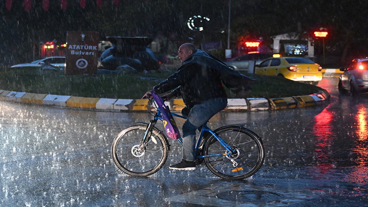 Edirne'de Sağanak Yağış Hayatı Olumsuz Etkiledi