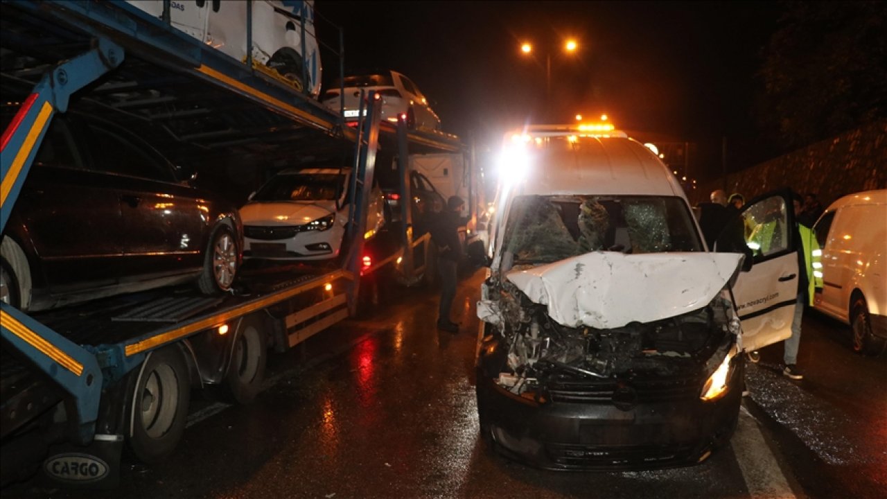 Zincirleme Trafik Kazasına 18 Araç Karıştı