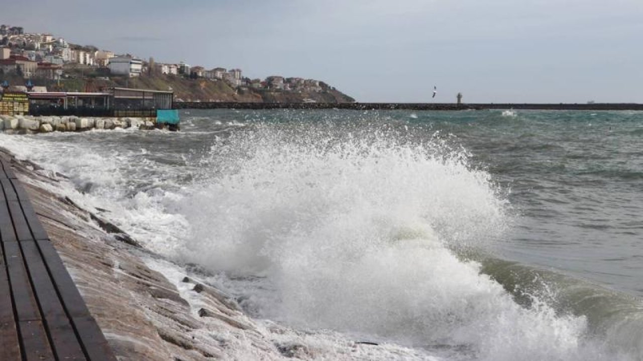 Tekirdağ'da Lodos Deniz Ulaşımına Engel Oldu