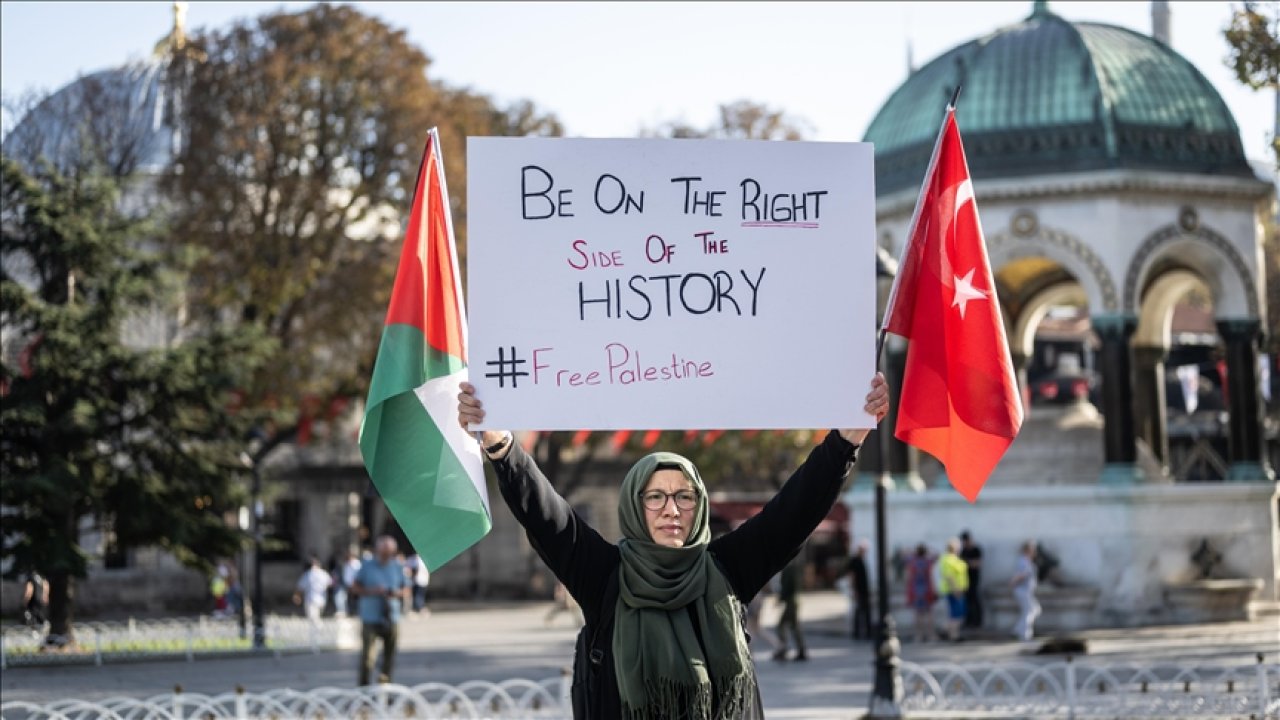 İstanbul'da Kadınlar Oturma Eylemine Devam Ediyor