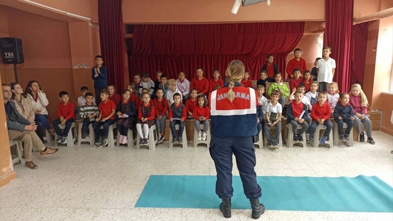 Edirne'deki Köy Okullarında Trafik Eğitimi Veriliyor