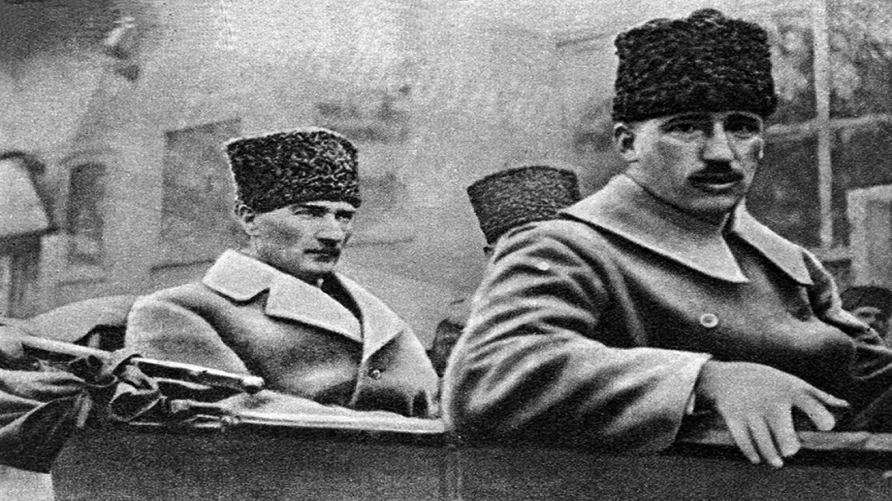 İstanbul Polisi Büyük Önder Atatürk'ü Andı