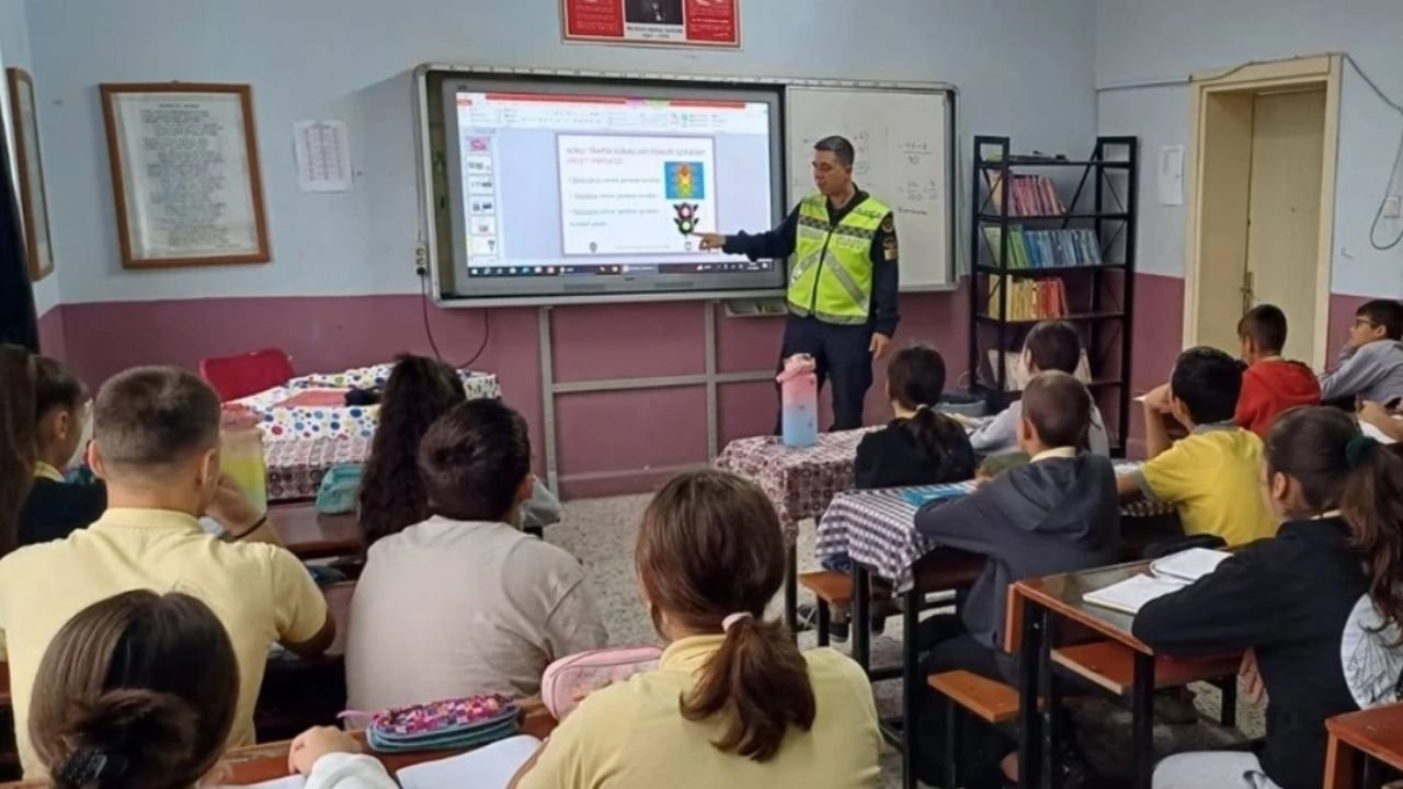 Edirne'de Öğrencilere Trafik Eğitimi Verildi