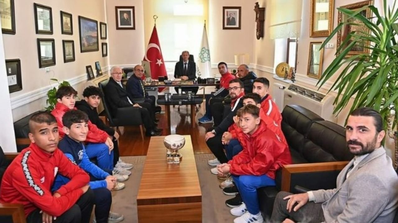 Türkiye Futbol Antrenörleri Derneği'nden Başkan Uzunlar'a Ziyaret