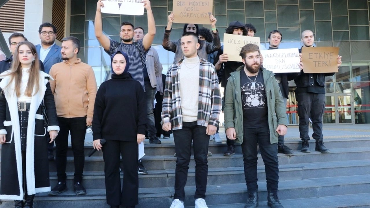 Edirne'de Öğrenciler Ulaşım Zamlarını Protesto Etti