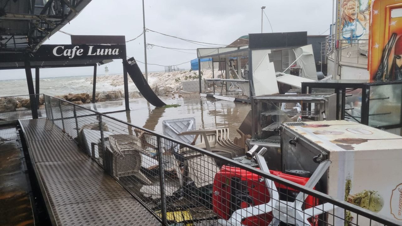 Fırtına Lunaparkı Kullanılamaz Hale Getirdi