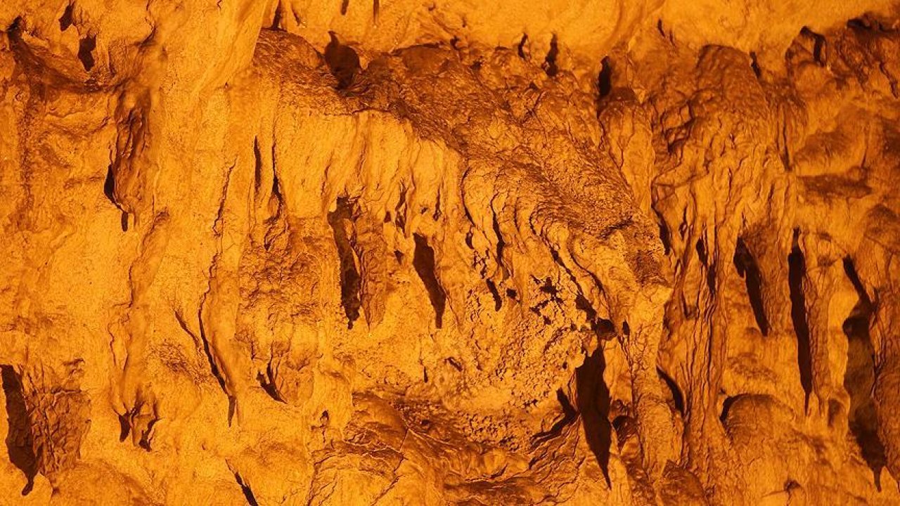 Dupnisa Mağarası Yarasalarıyla Ziyaretçi Çekiyor