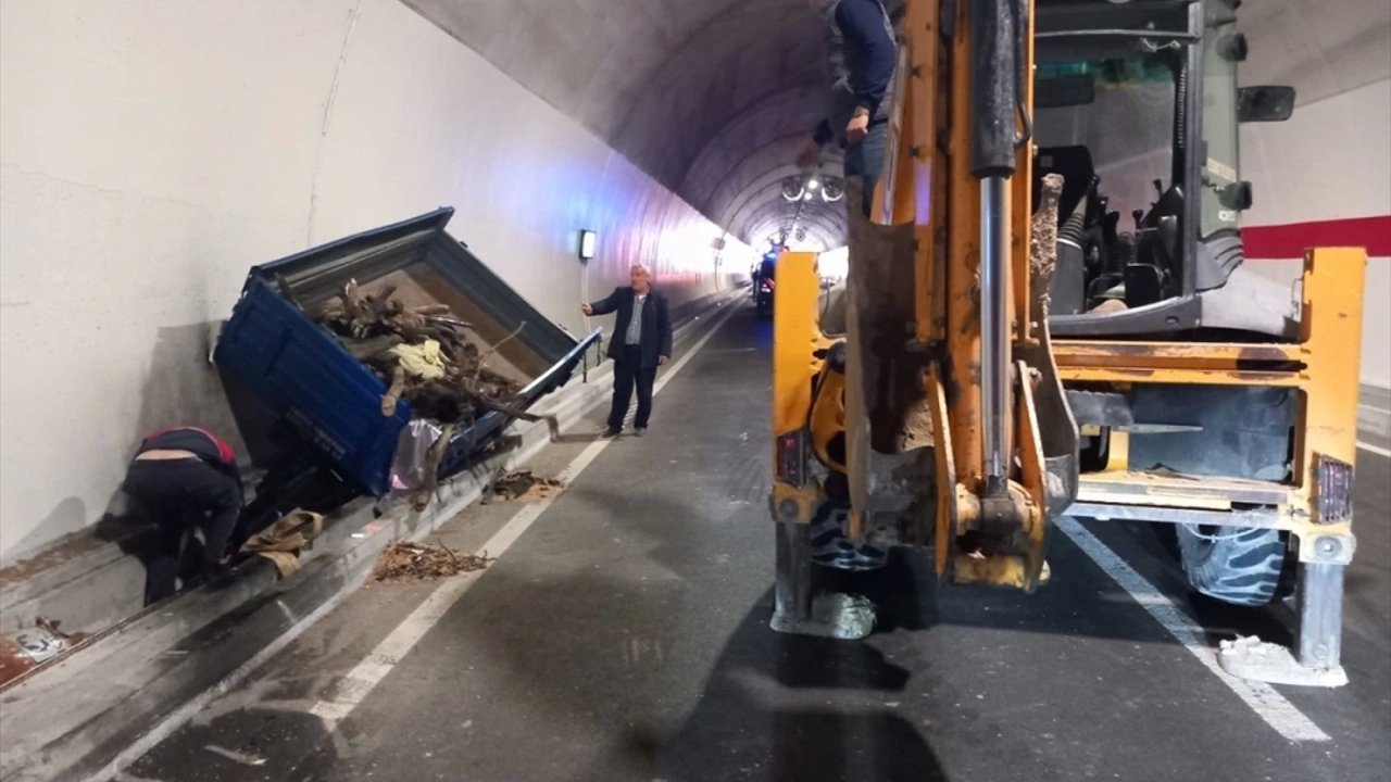 T4 Tünelindeki Kazada 2 Kişi Yaralandı