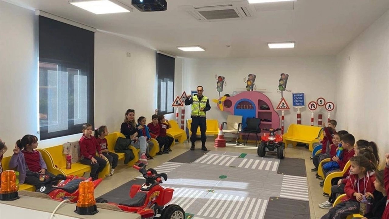 Edirne'de Öğrencilere Trafik Eğitimi Verildi