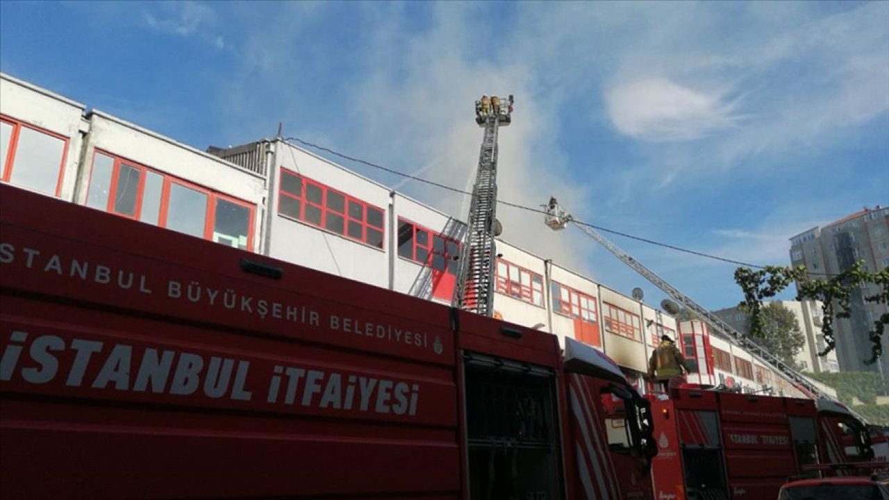 Bağcılar'daki Bir İş Yerinin Deposunda Yangın Çıktı