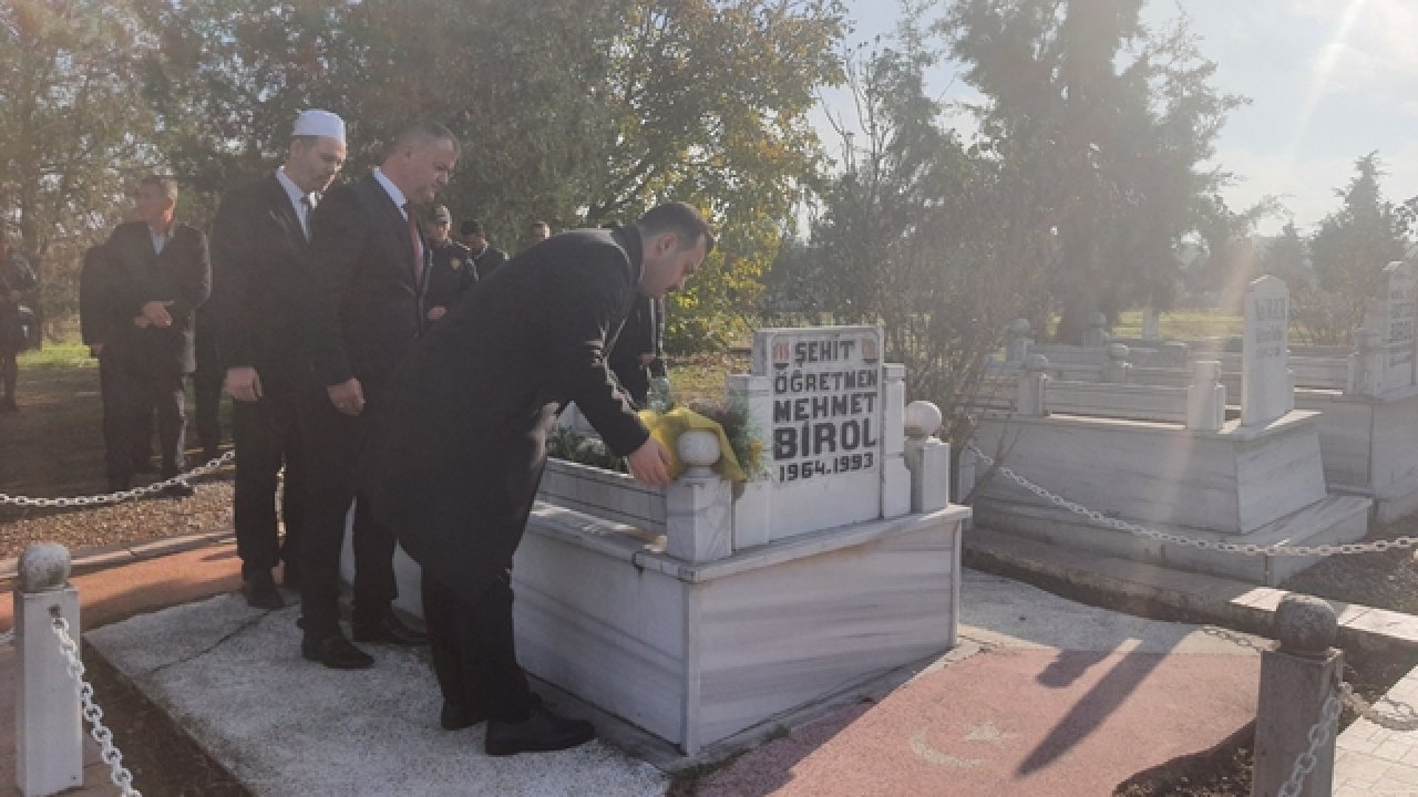 Kaymakam Batı Şehit Öğretmen Mehmet Birol'u Andı