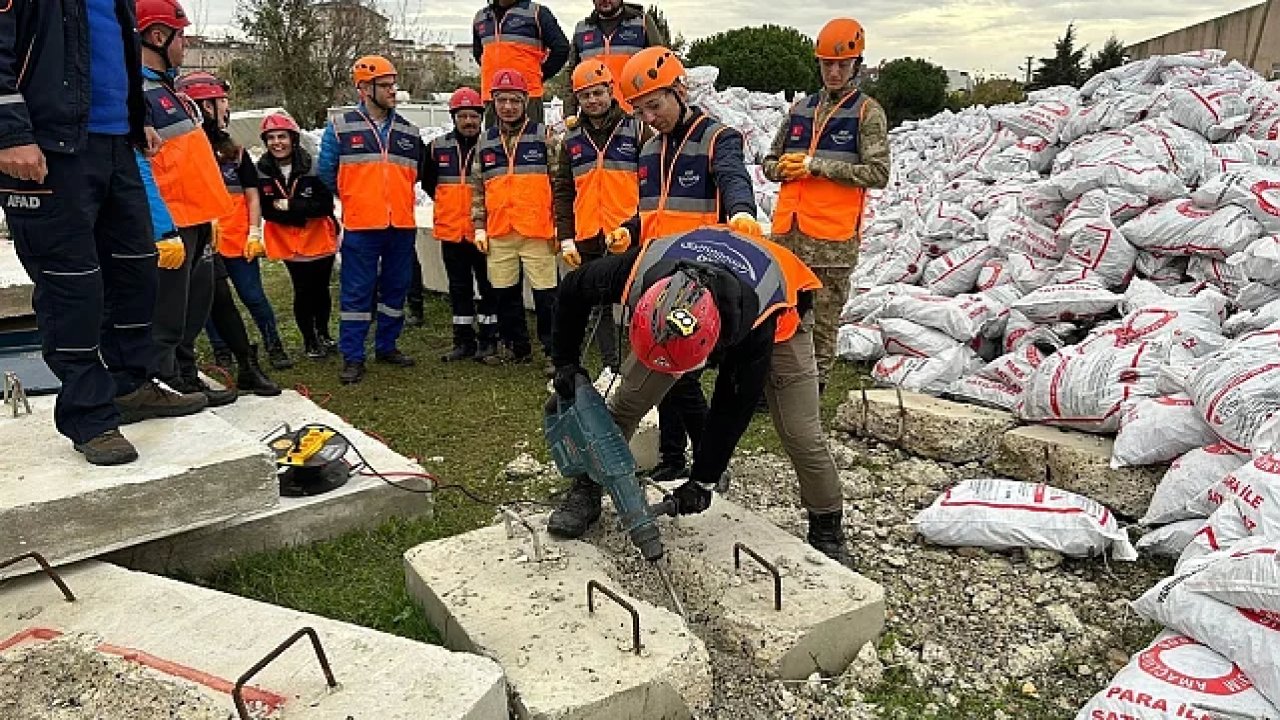 Muratlı'da AFAD Gönüllüleri Saha Eğitimleri Aldı