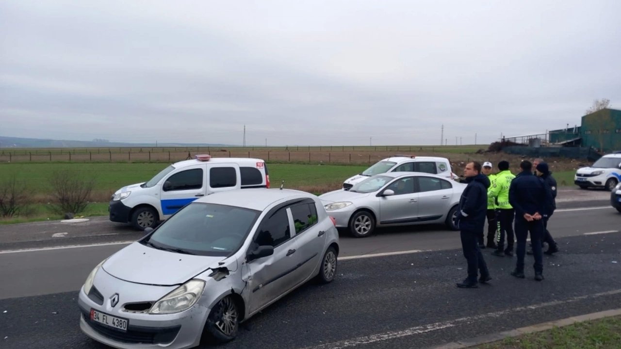 Ergene'deki Kazada 2 Otomobil Çarpıştı
