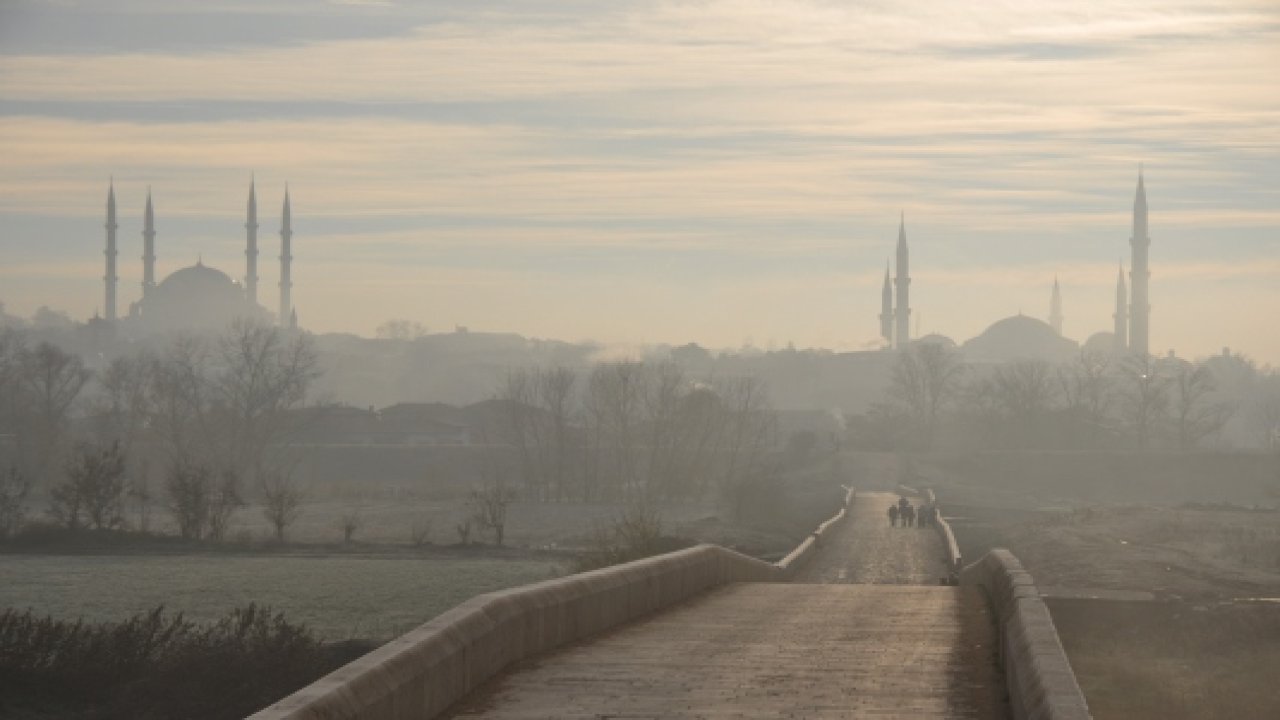 Edirne ve Kırklareli'nde Sis Etkisini Gösterdi